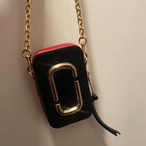 MARC JACOBS The Marc Jacobs The Hot Shot Saffiano Leather Shoulder Bag/ clutch.